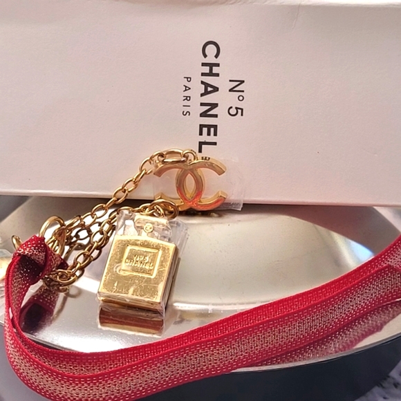 Chanel Gold bag charm EUC - Picture 2 of 15